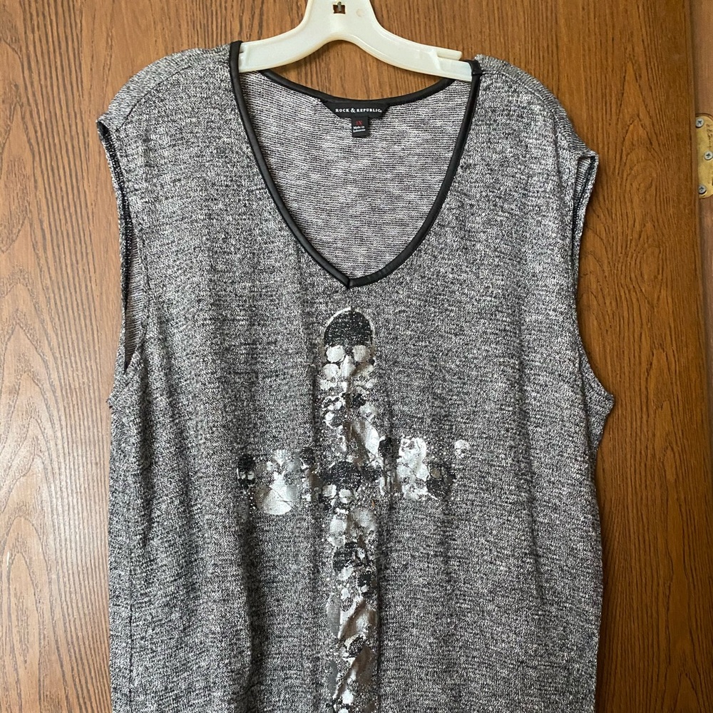 Rock and Republic sleeveless knit shirt